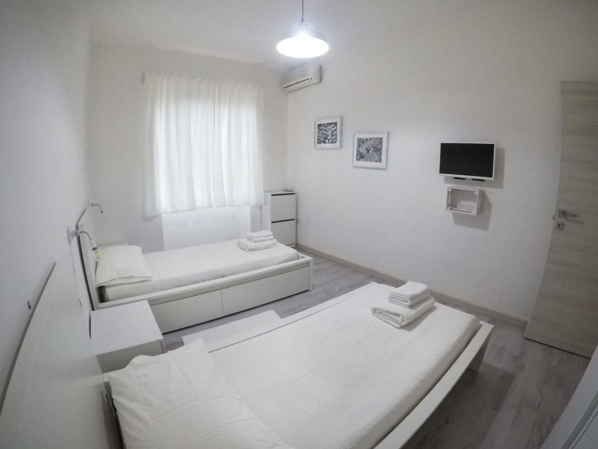 Black&White Guest House Іглесіас Екстер'єр фото