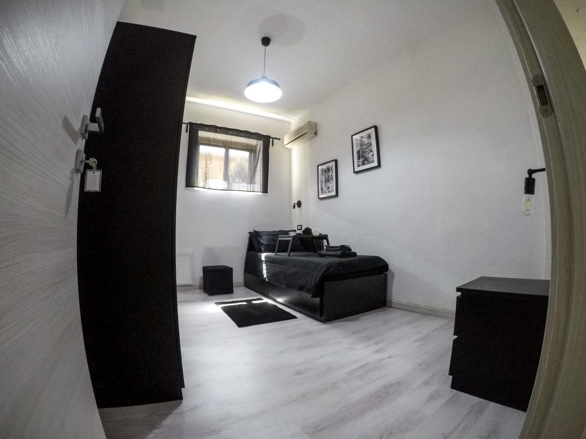 Black&White Guest House Іглесіас Екстер'єр фото